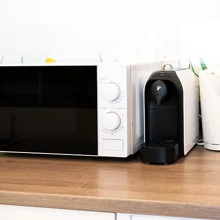 Livesto Easyroomii - Gemuetliches Studio-apartment Zentral, Wlan, Kueche * Essen
